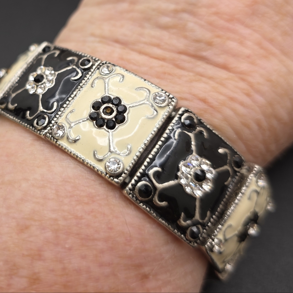 Black and Cream Floral Bracelet (2322) - Picture 2 of 2